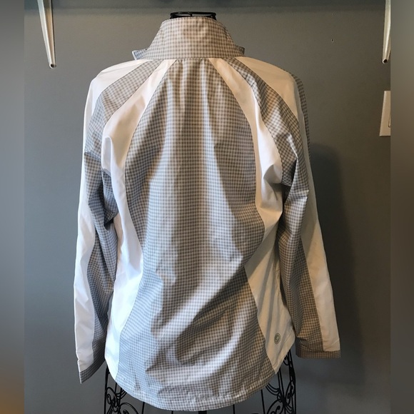 Ladies golf jacket - Picture 3 of 11